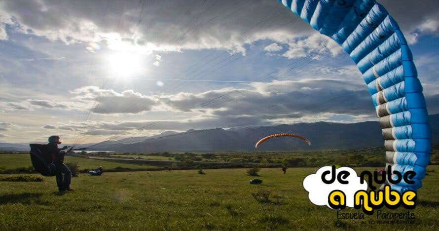 Vuelo en Parapente en la Sierra a 40 min. de Madrid