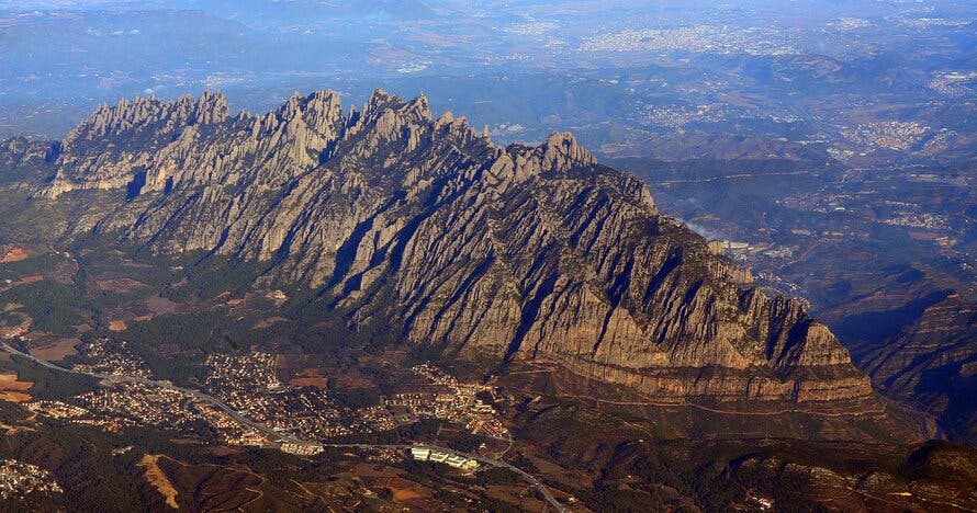 Tour con misterios en Montserrat con VisitEscape APP
