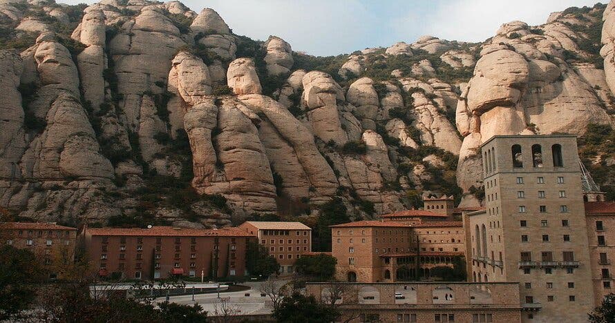 Tour con misterios en Montserrat con VisitEscape APP