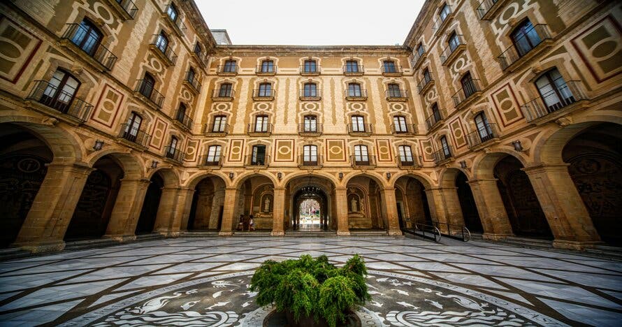 Tour con misterios en Montserrat con VisitEscape APP