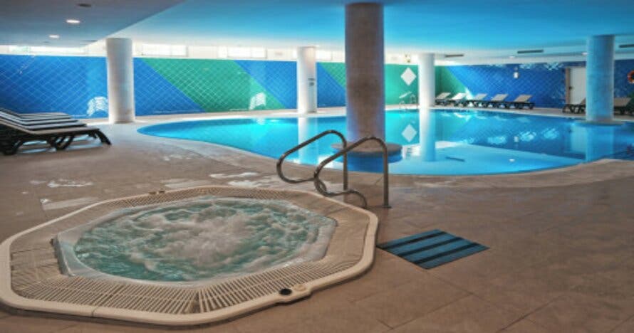 Descubre el paraíso: Spa Islantilla con cena relajante o masaje