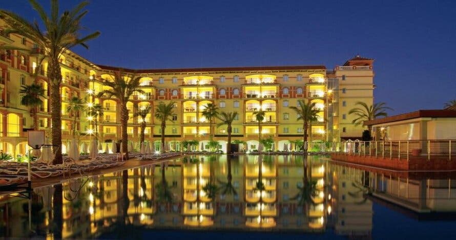 Descubre el paraíso: Spa Islantilla con cena relajante o masaje