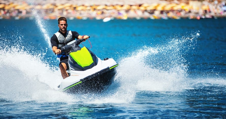 Alquiler de moto acuática sin titulación y Piscina Beach Club