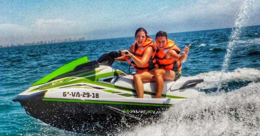 Alquiler de moto acuática sin titulación y Piscina Beach Club