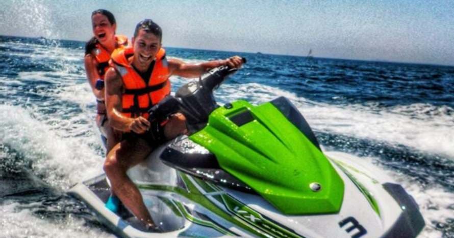 Alquiler de moto acuática sin titulación y Piscina Beach Club