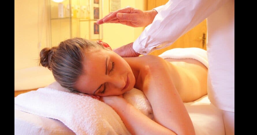 Mejora tu profesionalidad con este Curso Técnico en Quiromasaje