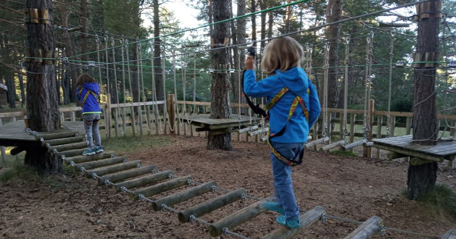 ¡Aventura en Pedraforca Parc! Diversión en 7 circuitos en los árboles
