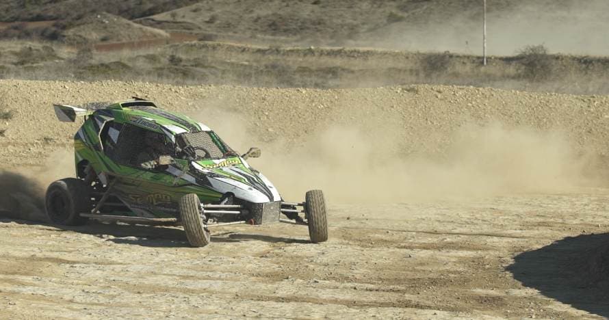 Conduce un Carcross en circuito de competición