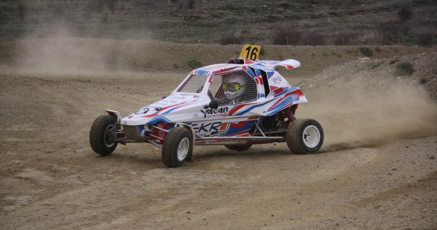 Conduce un Carcross en circuito de competición