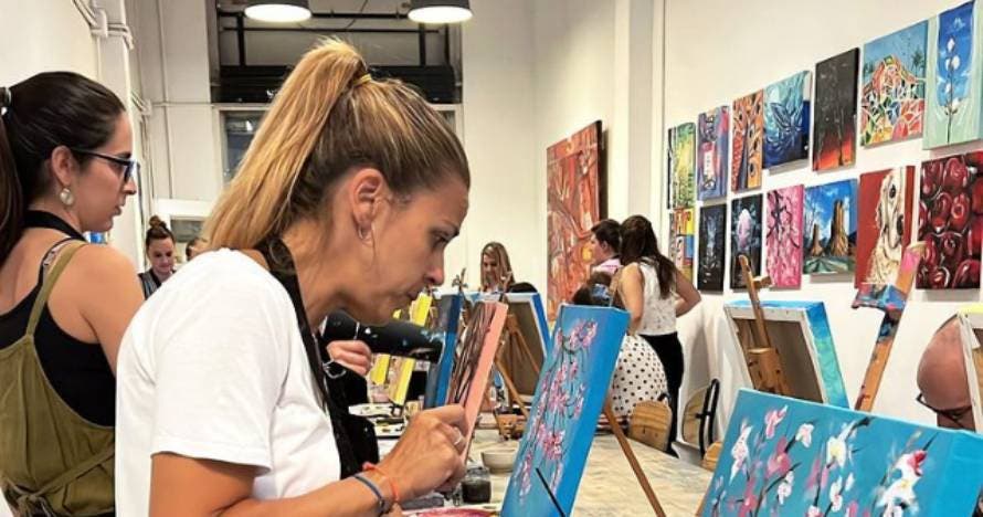 Pintura y vino, una experiencia creativa y social