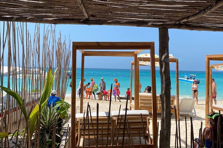 Barú y Playa Blanca disfrutan del mejor lugar con alojamiento y almuerzo.