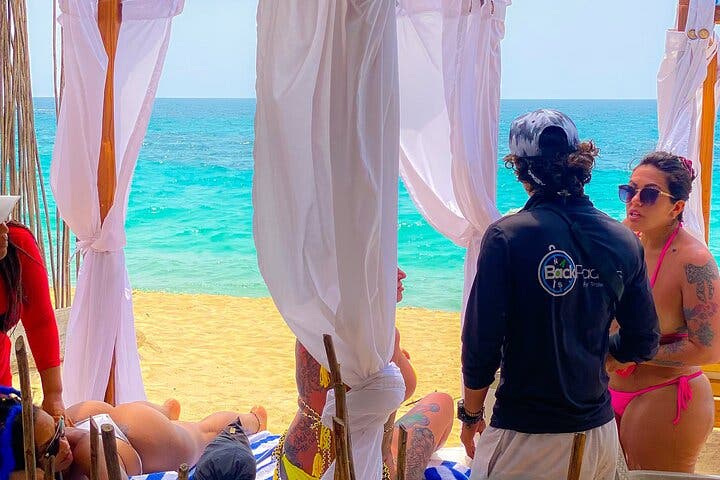 Barú y Playa Blanca disfrutan del mejor lugar con alojamiento y almuerzo.