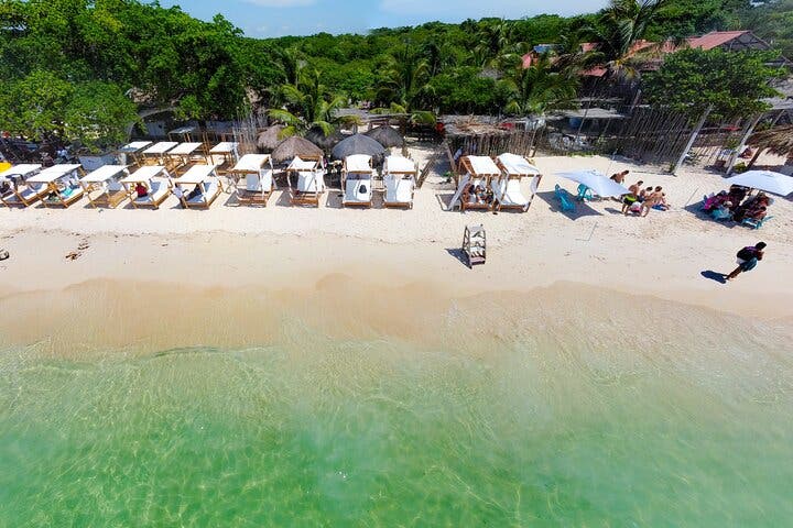 Barú y Playa Blanca disfrutan del mejor lugar con alojamiento y almuerzo.