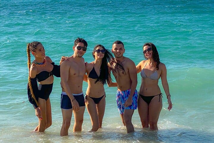 Barú y Playa Blanca disfrutan del mejor lugar con alojamiento y almuerzo.