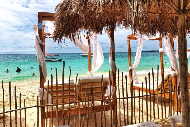 Barú y Playa Blanca disfrutan del mejor lugar con alojamiento y almuerzo.