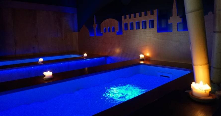 Exclusivos masajes en pareja con tecnología avanzada y spa