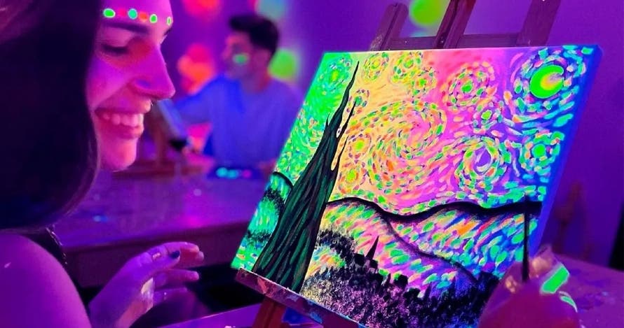 Wine Gogh Neón: pinta un cuadro con pintura neón con vino ilimitado
