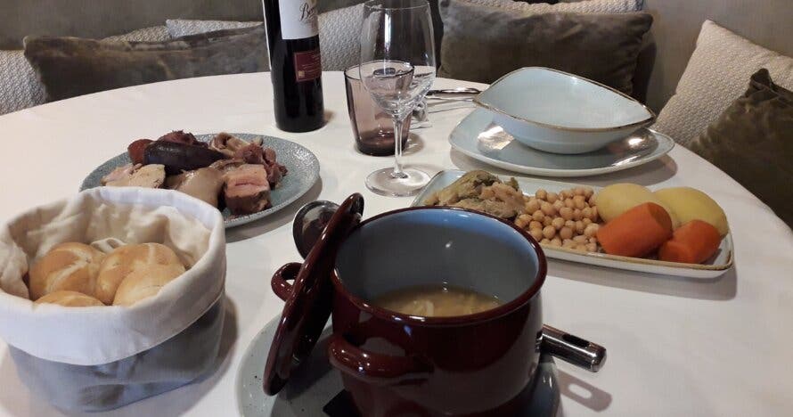 Cocido tradicional en 3 vuelcos: una experiencia gourmet irresistible