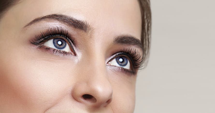 Cejas perfectas y definidas con servicio de laminado