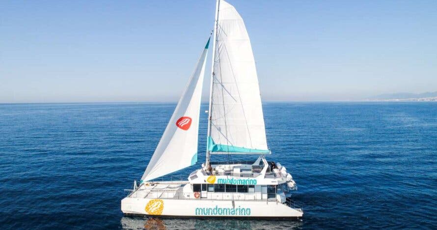 Paseo en Catamarán de Vela por la Bahía de Málaga