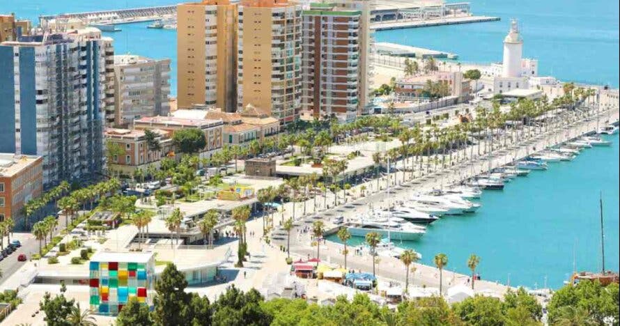 Paseo en Catamarán de Vela por la Bahía de Málaga
