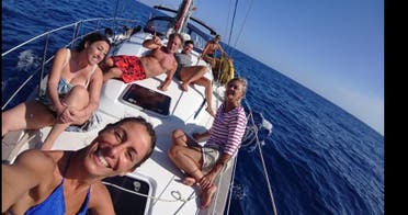 Navegar a vela por el litoral de Barcelona foto 2