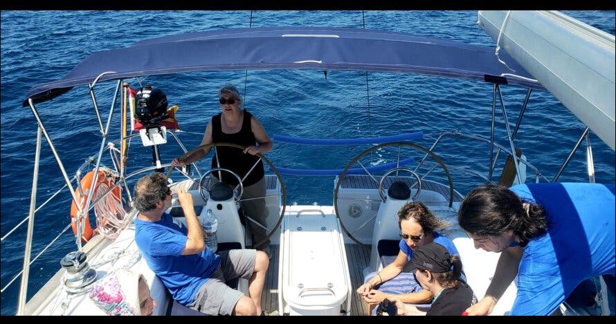 Navegar a vela por el litoral de Barcelona
