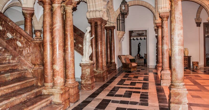 Descubre el encanto del Palacio Domecq: visita general audioguiada