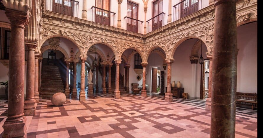 Descubre el encanto del Palacio Domecq: visita general audioguiada
