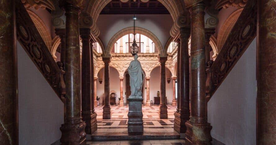 Descubre el encanto del Palacio Domecq: visita general audioguiada