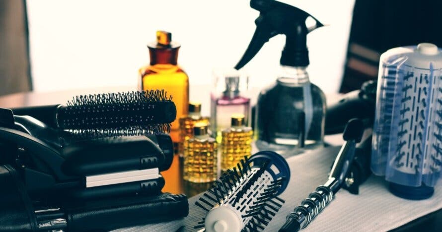 Sesión de peluquería en New Fashion: corte y opción a tratamientos