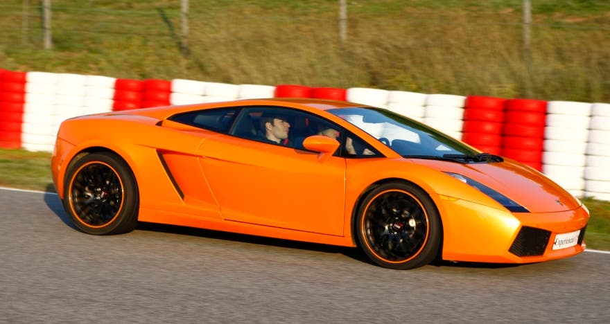 Conduce un superdeportivo en circuito