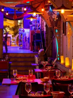 Teatro y cócteles submarinos: una experiencia gastronómica en el Verne