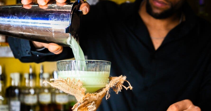 Teatro y cócteles submarinos: una experiencia gastronómica en el Verne