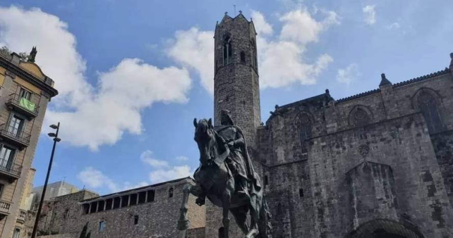 La Barcelona medieval del barrio de la Ribera con La catedral del Mar