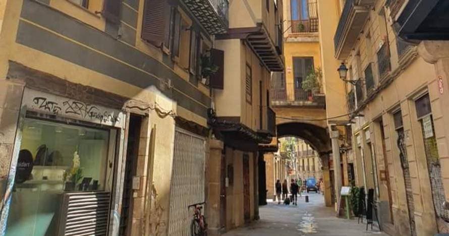 La Barcelona medieval del barrio de la Ribera con La catedral del Mar