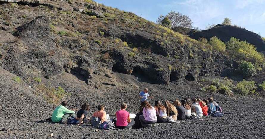 Descubre el fascinante volcán Montsacopa en Olot - Visita guiada