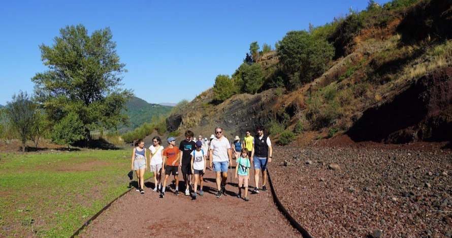 Descubre el fascinante volcán Montsacopa en Olot - Visita guiada
