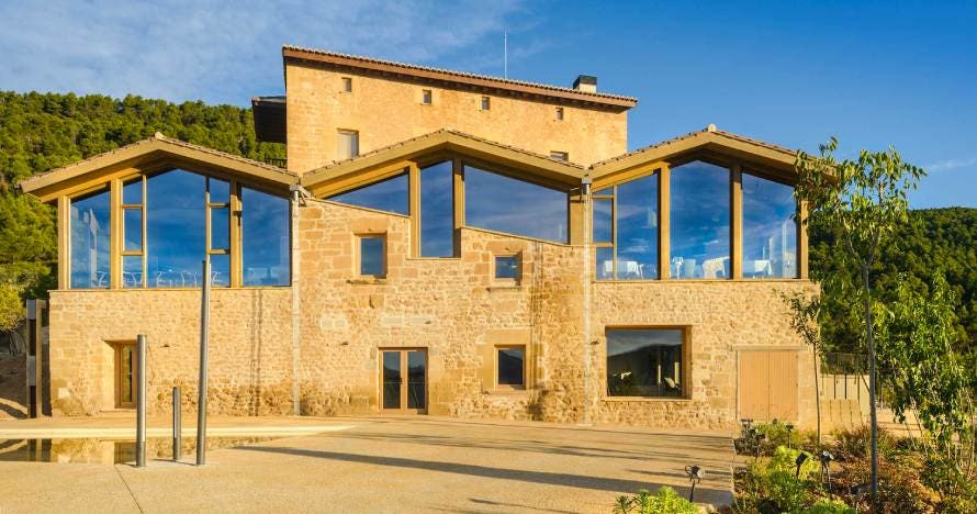 Bienestar y lujo en un spa de ensueño en la naturaleza