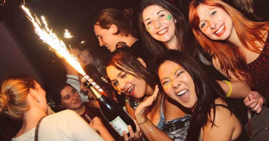 Tour de Bares y Discotecas | Pub crawl Barcelona