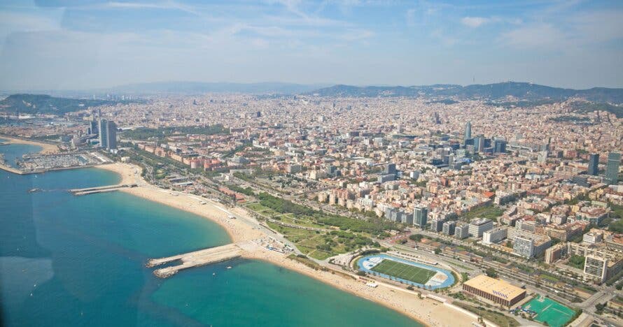 Barcelona: Tour 360º en helicóptero, a pie y en barco