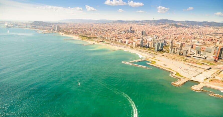 Barcelona: Tour 360º en helicóptero, a pie y en barco