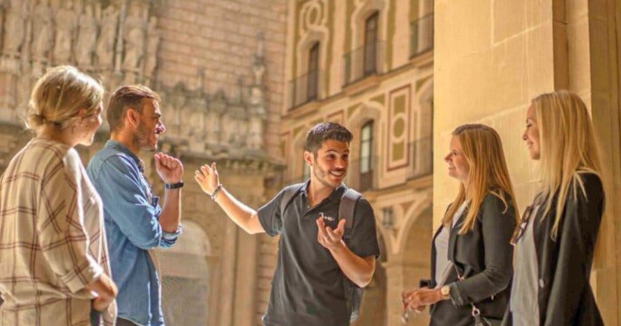 Visita al Monasterio de Montserrat y senderismo con Tren Cremallera