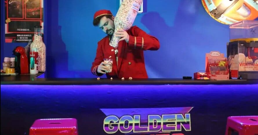 Sala gaming privada con barra libre de palomitas para 5 personas