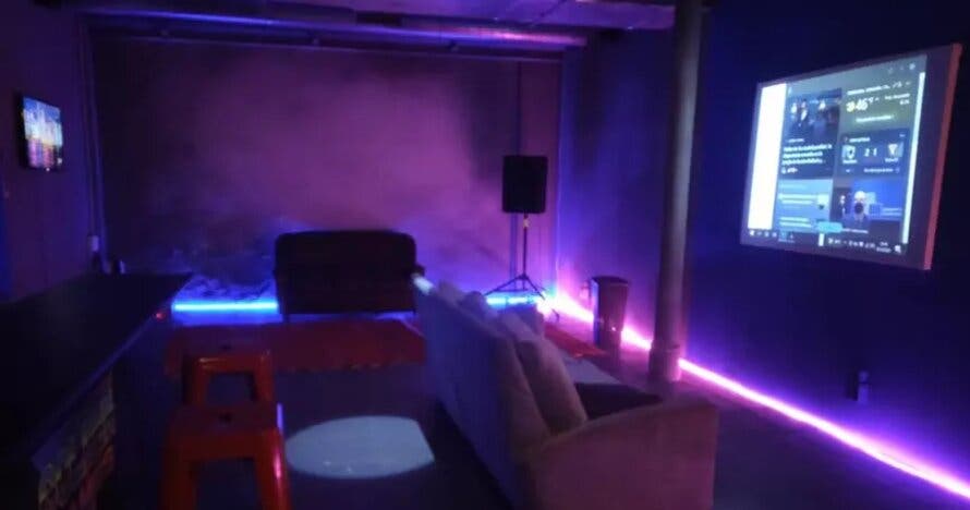 Sala gaming privada con barra libre de palomitas para 5 personas