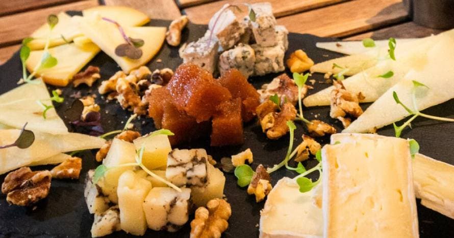 Cata de vinos en Jardinet d Aribau, un restaurante de ensueño