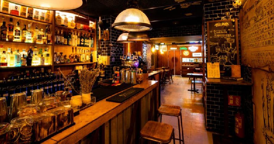 Los secretos de la cerveza en el místico restaurante Alquimia