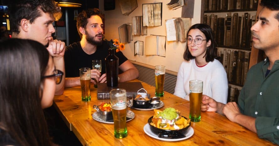 Los secretos de la cerveza en el místico restaurante Alquimia