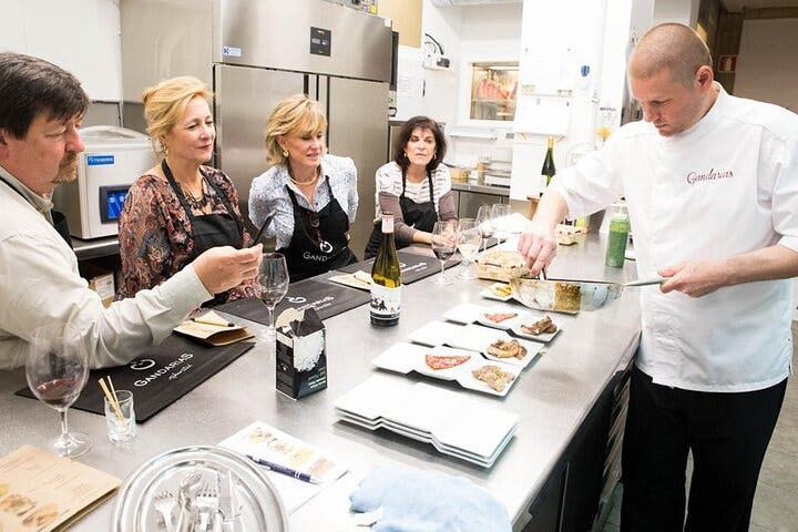  Auténtica clase de cocina vasca en el casco antiguo de San Sebastián
