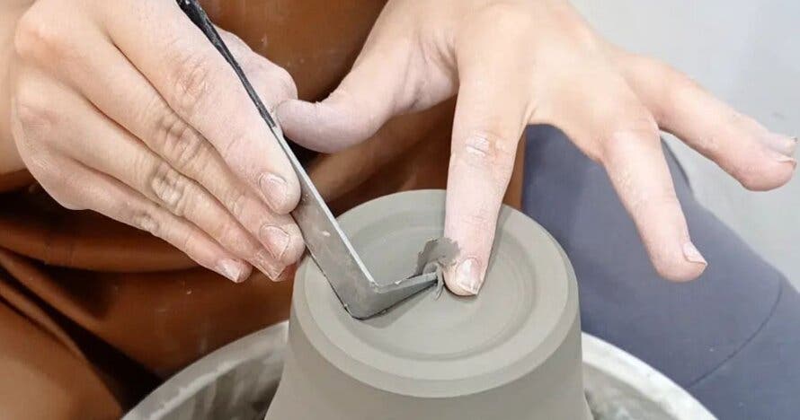 Descubre la magia de la cerámica en clases amenas y divertidas